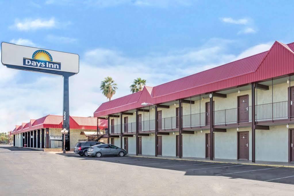 Red Lion Inn & Suites Tucson Downtown Exterior foto